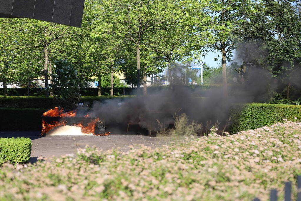 Bloembak gaat in vlammen op