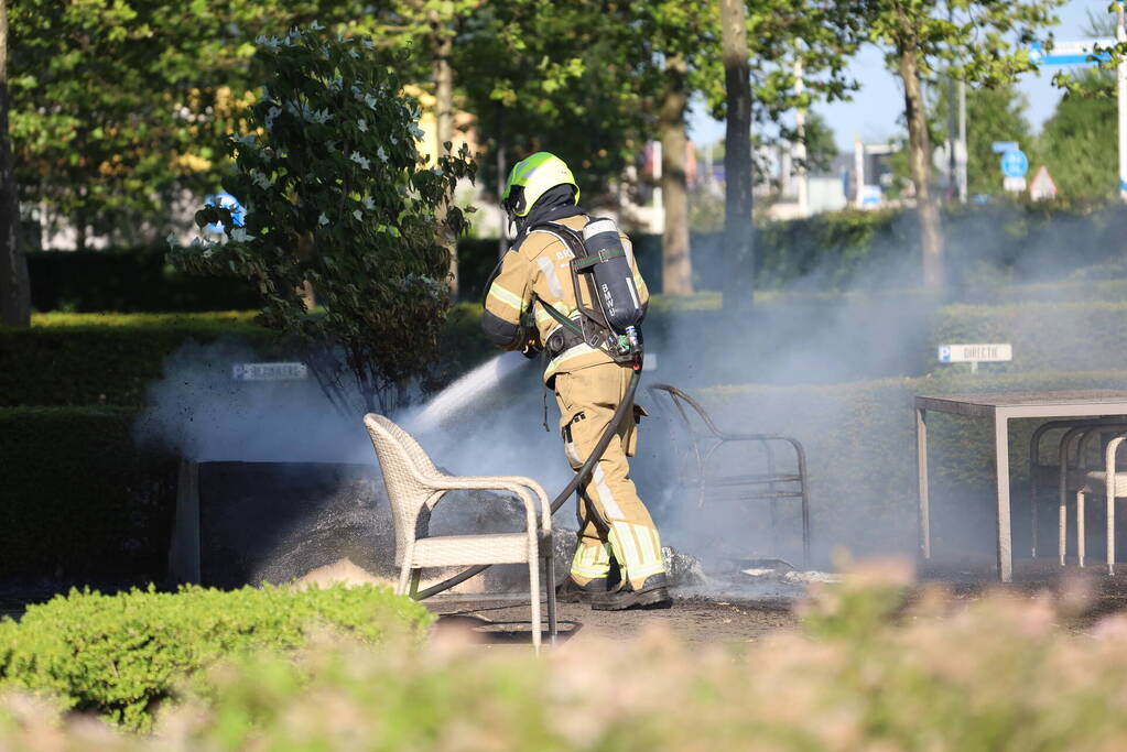 Bloembak gaat in vlammen op