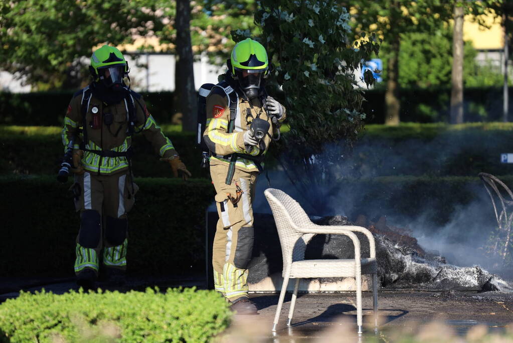 Bloembak gaat in vlammen op