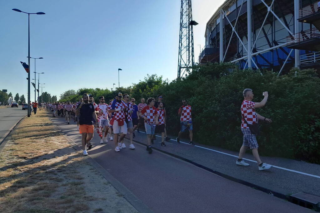 Drukte rondom de Kuip vanwege wedstrijd Nederlands elftal