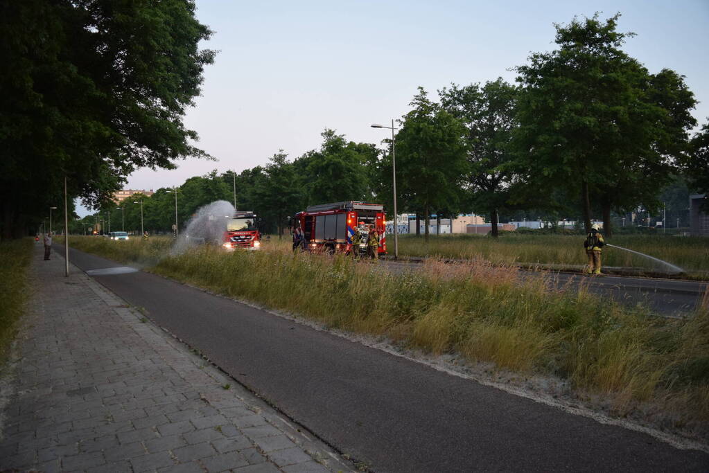 Opnieuw buitenbrand recht tegenover brandweerkazerne