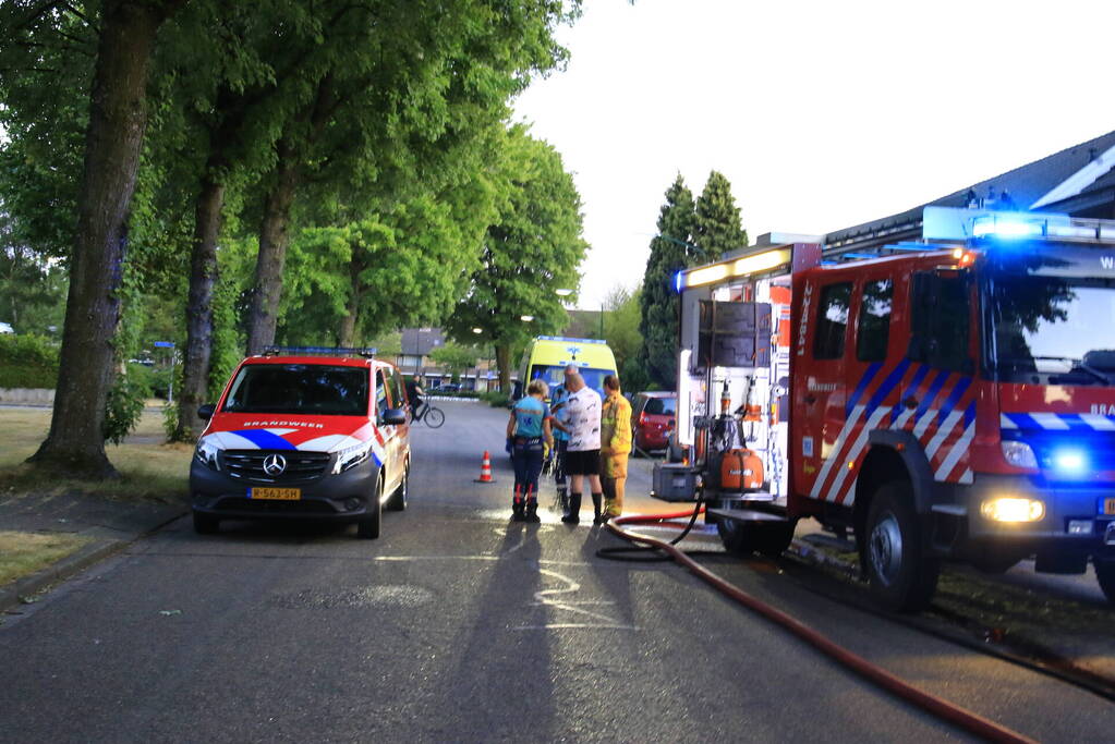 Gewonde bij hevige brand in twee schuren