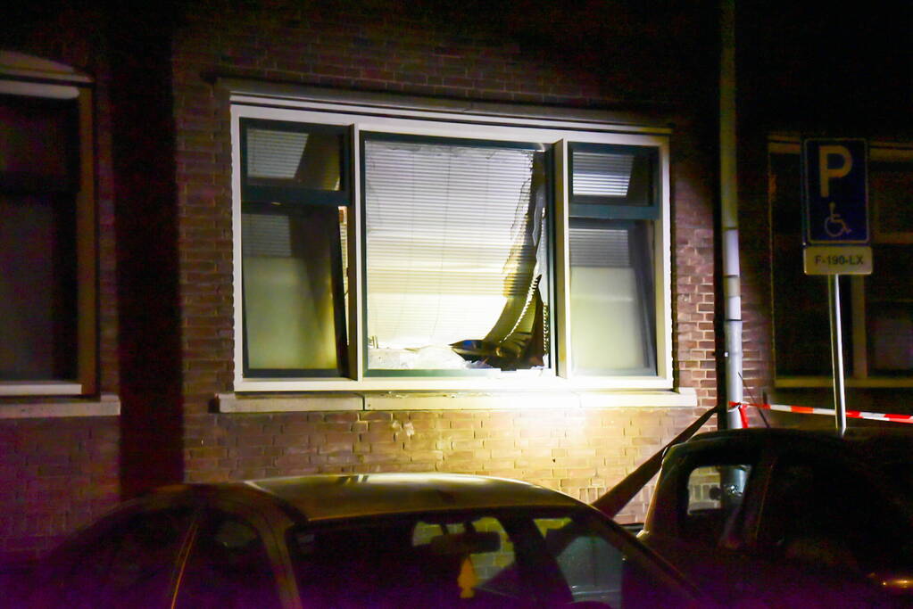 Schade na explosie bij woning