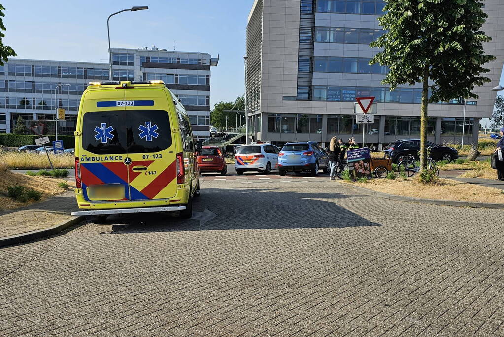 Fietser aangereden door personenauto