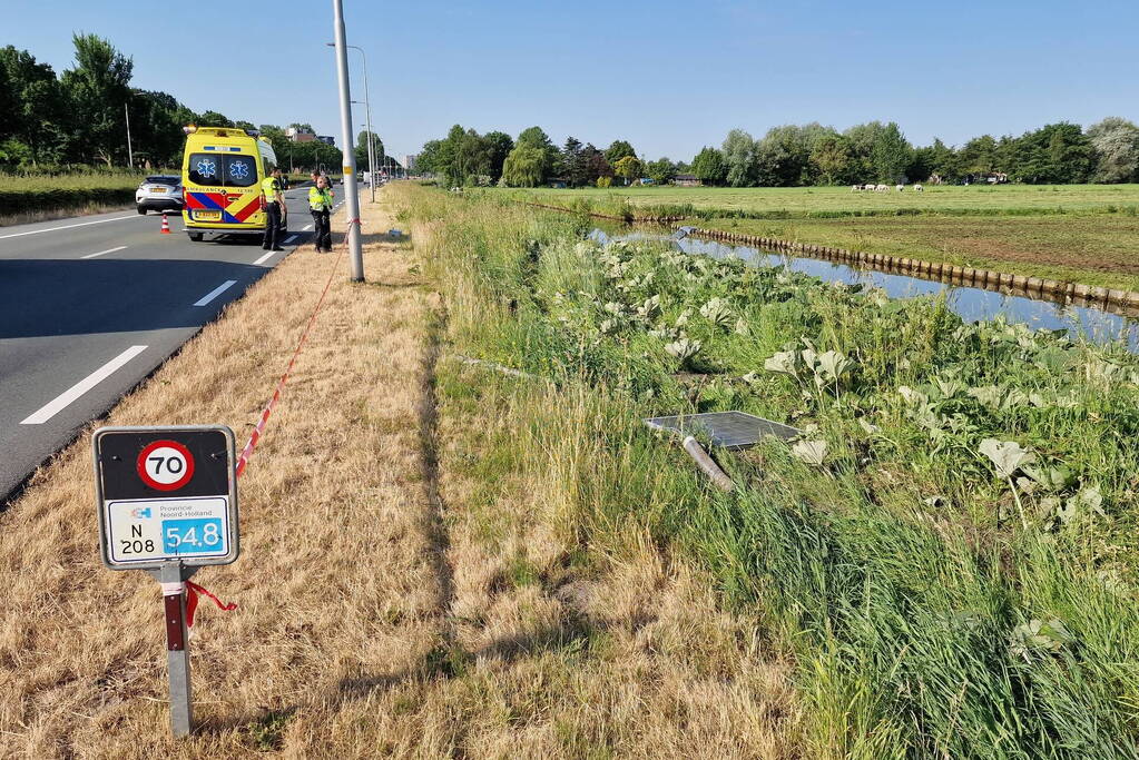 Automobilist eindigt in het water