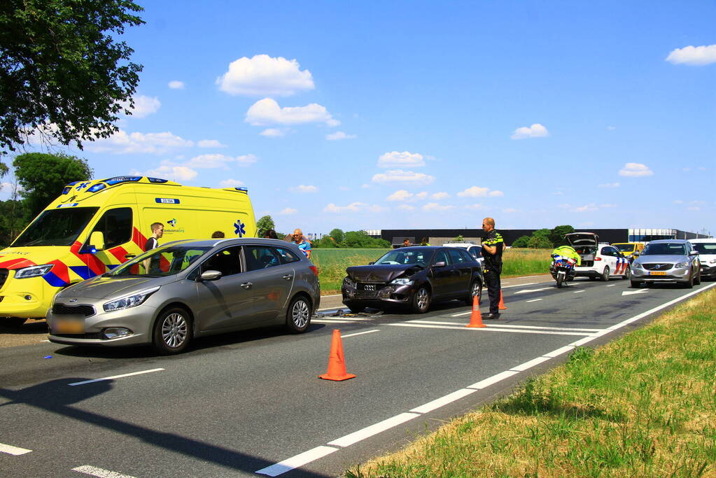 Een gewonde bij kop-staart botsing