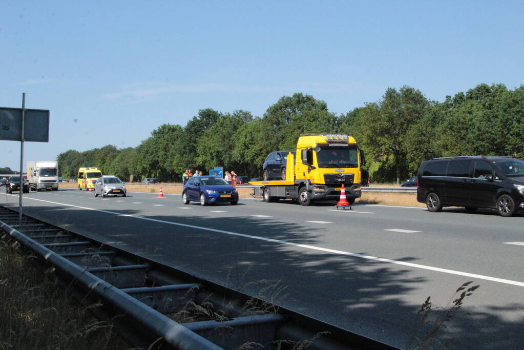 Kop-staart botsing tussen auto en bus