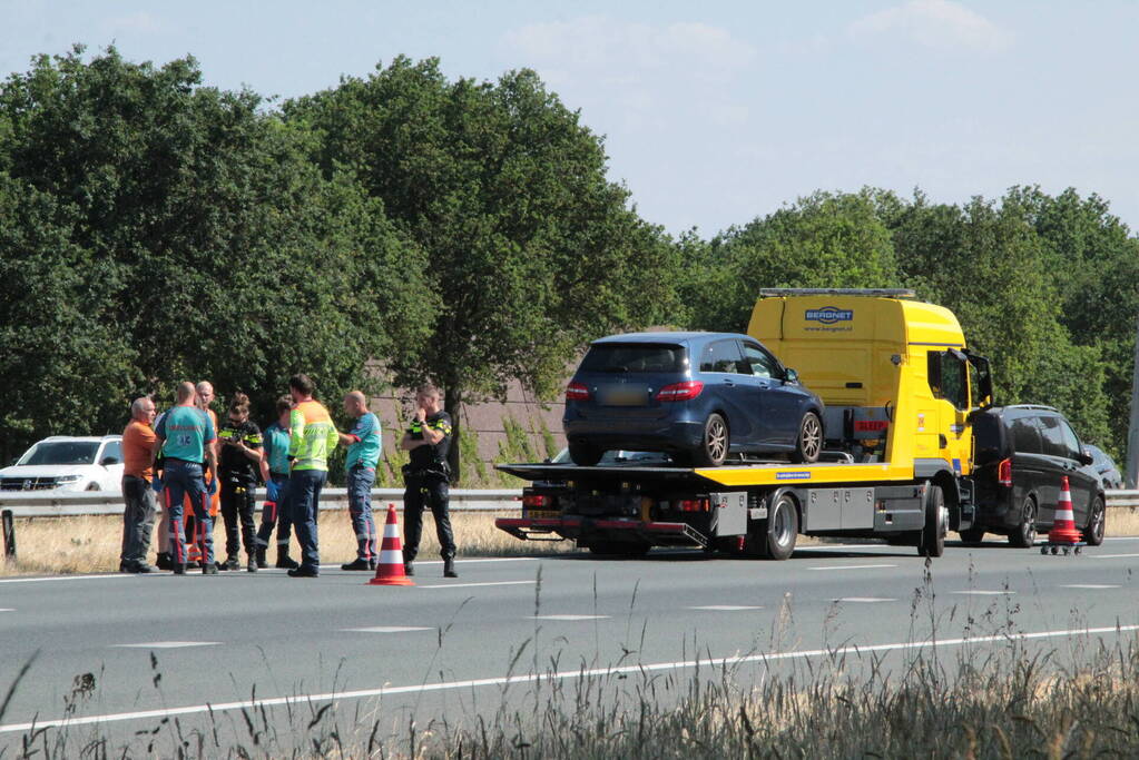 Kop-staart botsing tussen auto en bus