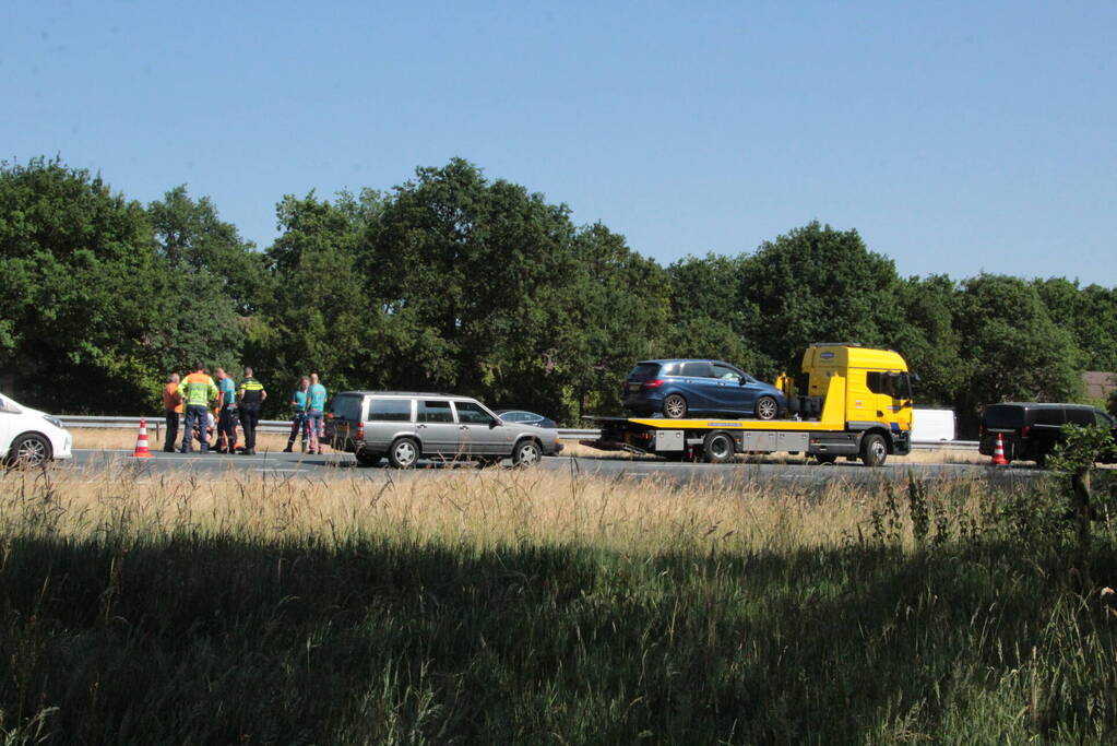 Kop-staart botsing tussen auto en bus