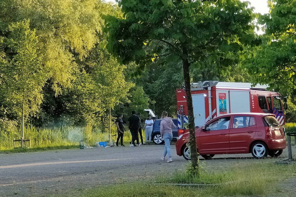 Brandweer treft smeulende BBQ aan na containerbrand