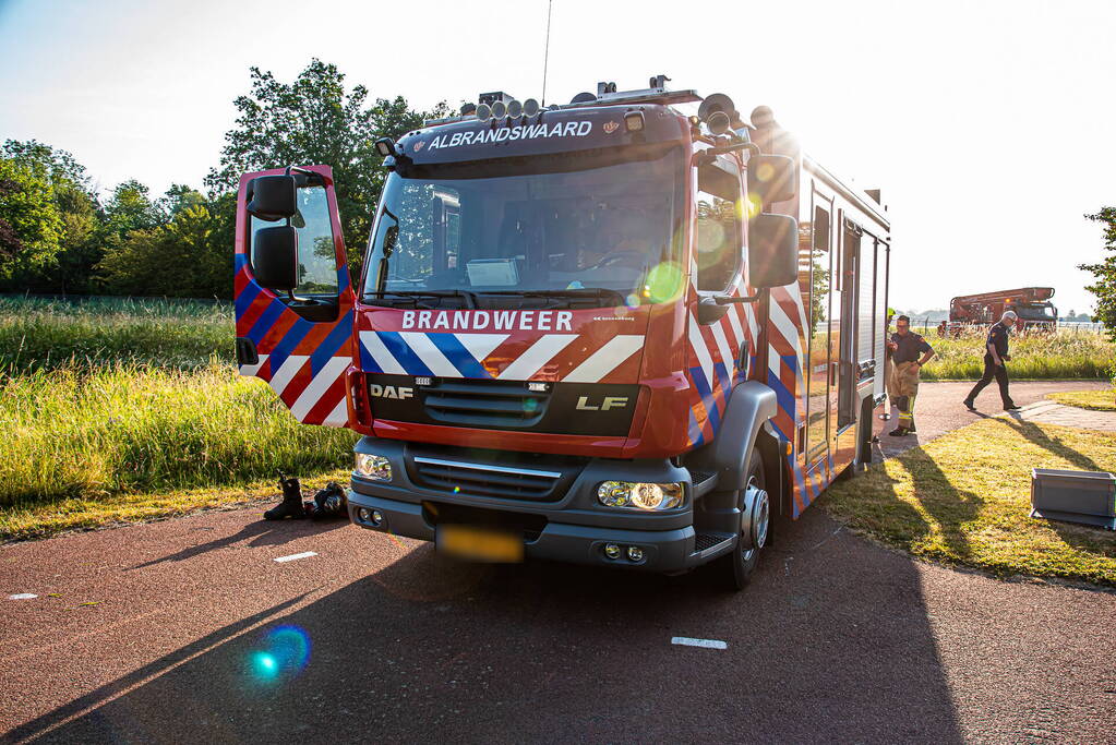 Hulpdiensten ingezet voor scooter met helm in sloot