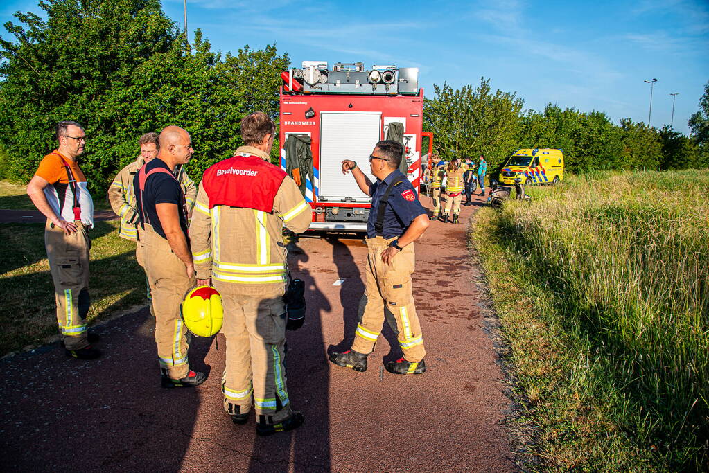 Hulpdiensten ingezet voor scooter met helm in sloot