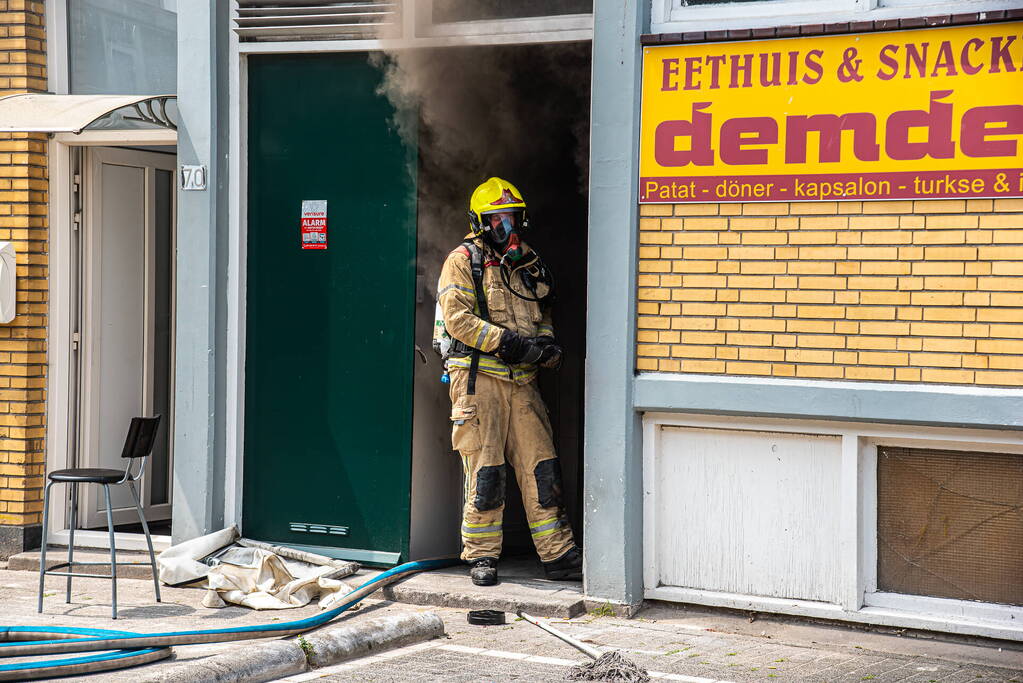 Hevige rookontwikkeling bij brand in snackbar