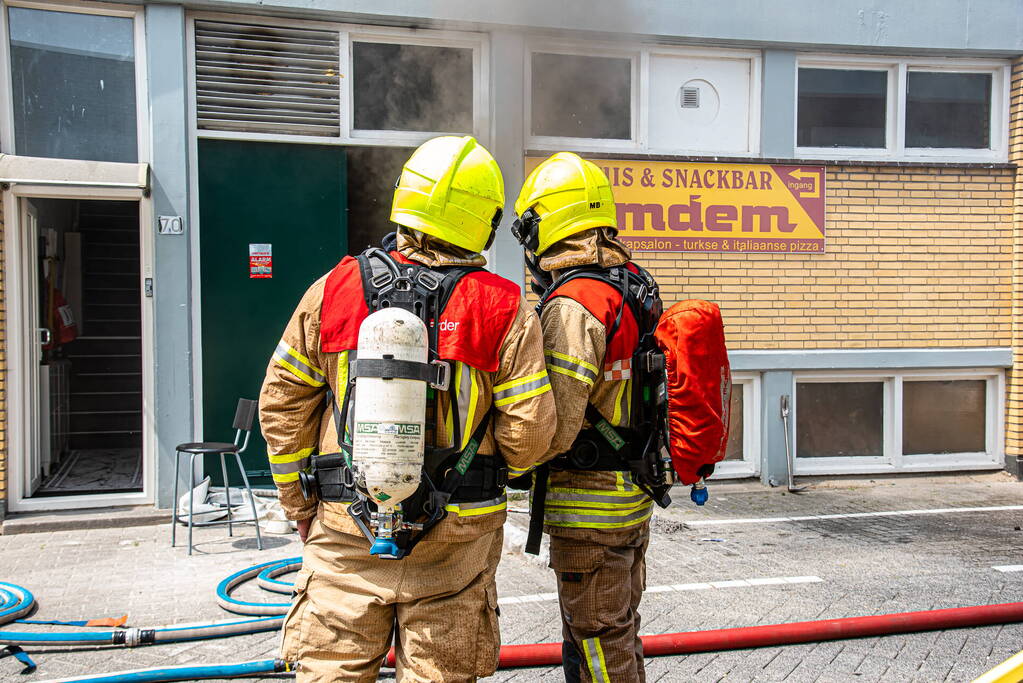 Hevige rookontwikkeling bij brand in snackbar