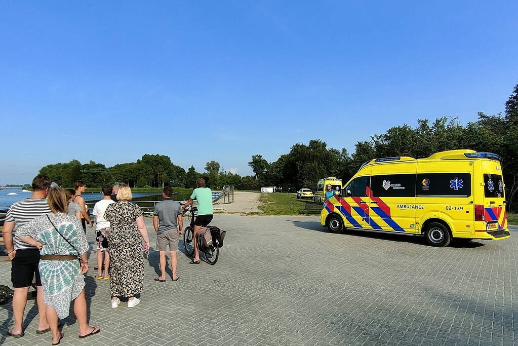 Kind overleden uit water gehaald na lange zoekactie