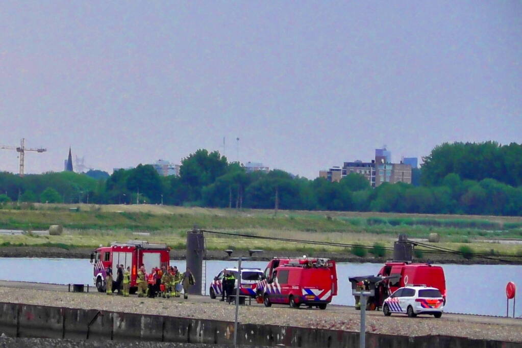 Grote inzet hulpdiensten na melding persoon te water