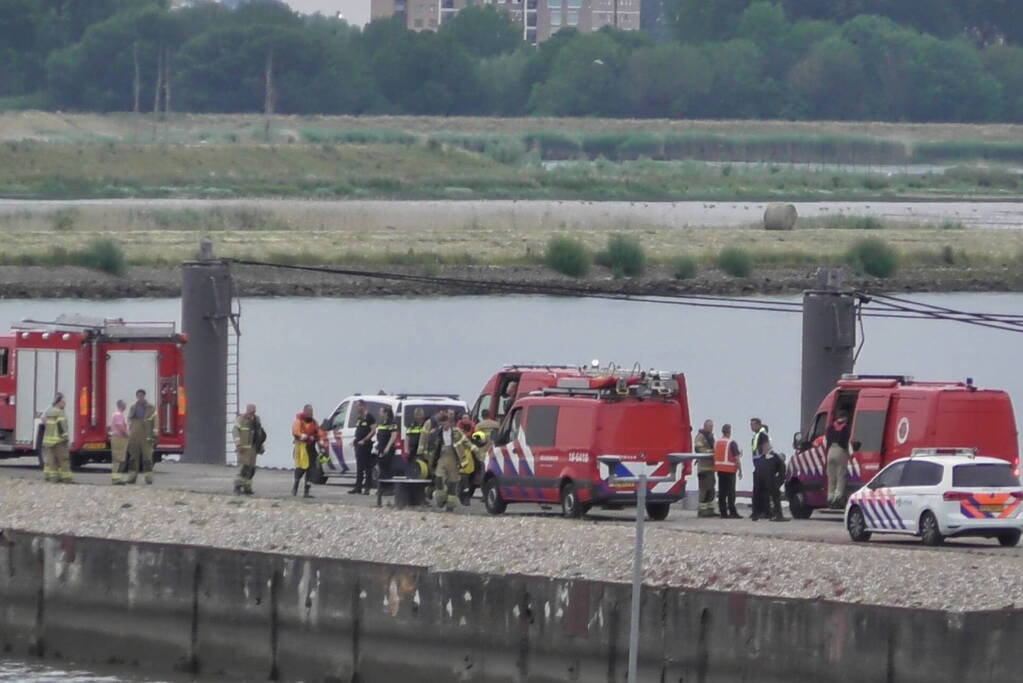 Grote inzet hulpdiensten na melding persoon te water