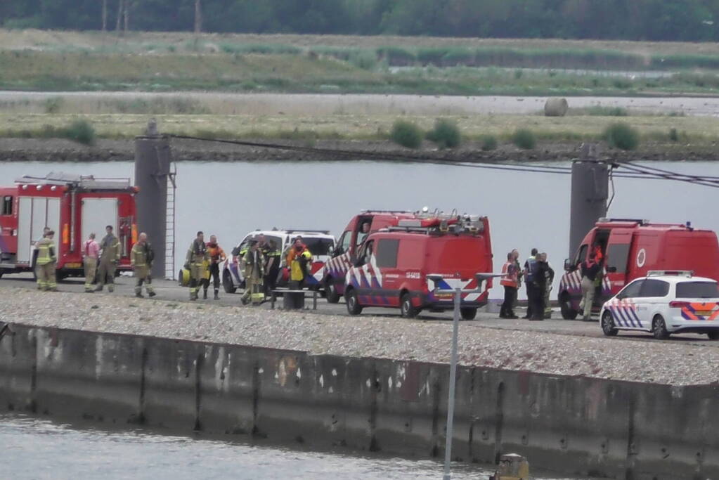 Grote inzet hulpdiensten na melding persoon te water