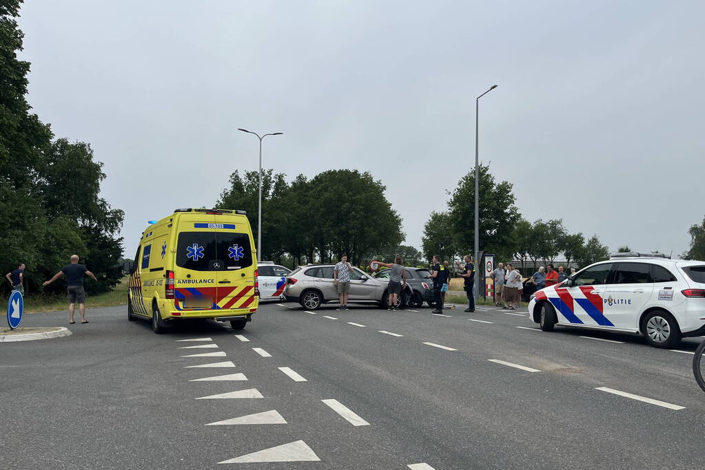 Automobilisten botsen tegen elkaar