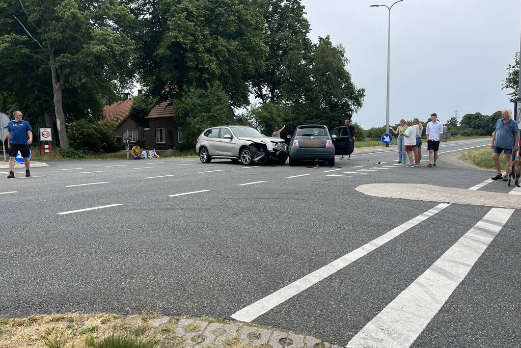 Automobilisten botsen tegen elkaar