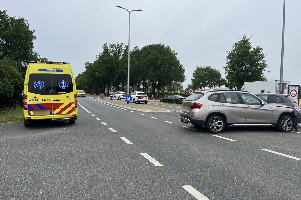 Automobilisten botsen tegen elkaar