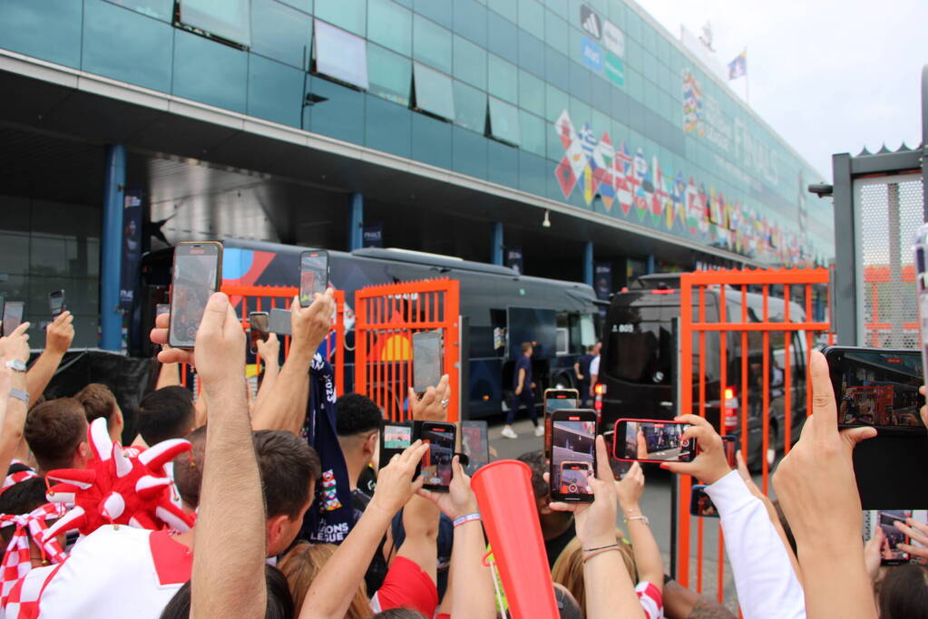 Al vroeg druk rondom de kuip voor nations league finale