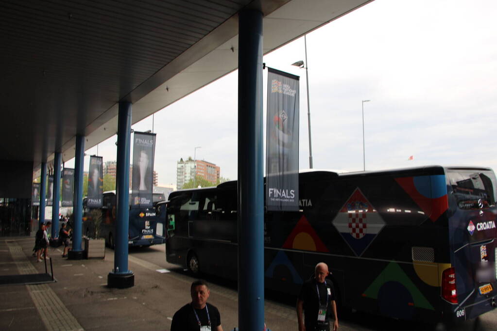 Al vroeg druk rondom de kuip voor nations league finale