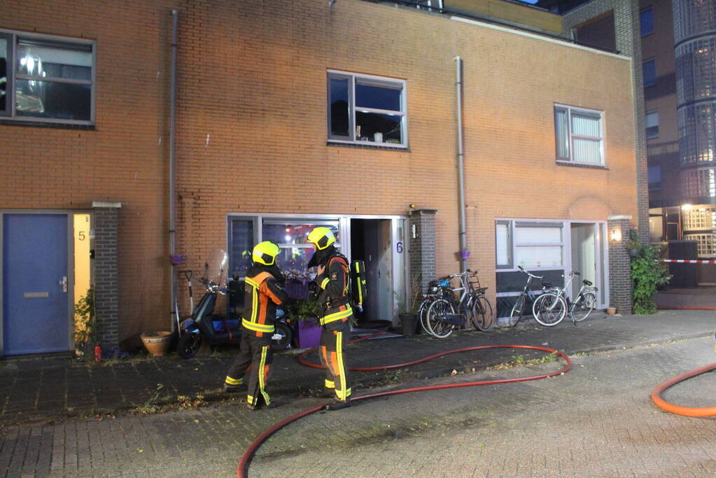 Korte felle brand op dak van woning