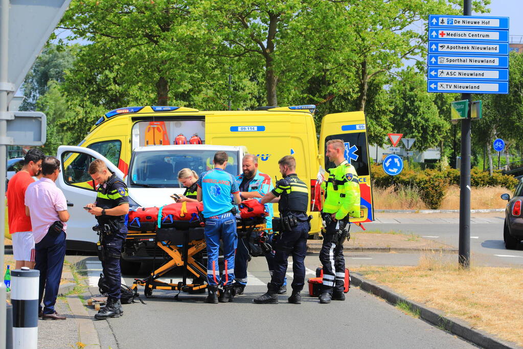 Skateboarder aangereden tijdens oversteken