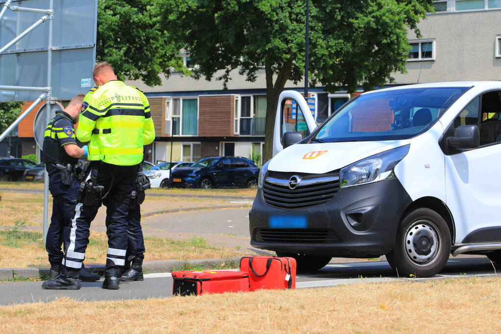 Skateboarder aangereden tijdens oversteken