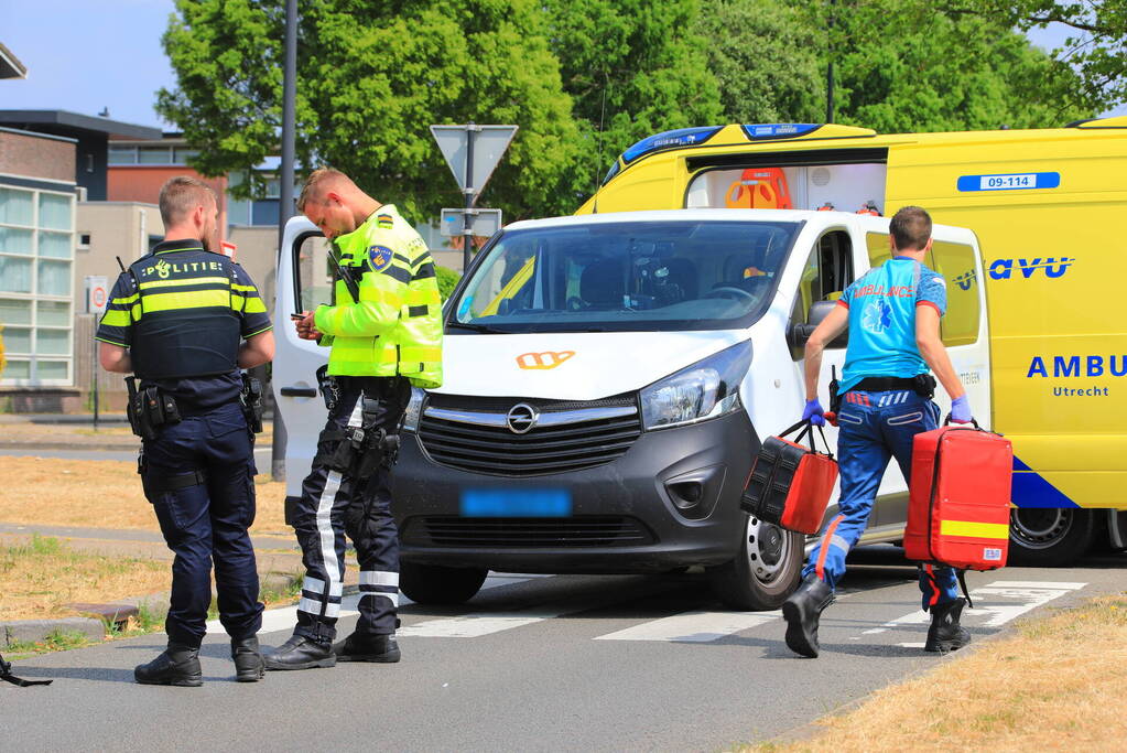 Skateboarder aangereden tijdens oversteken