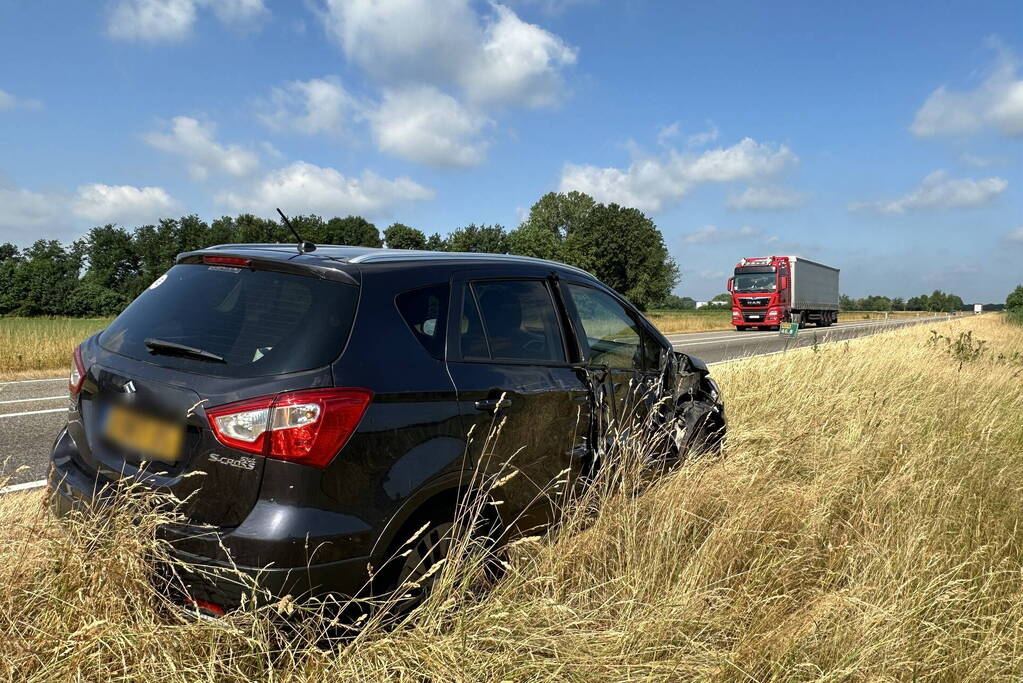 Flinke schade bij aanrijding met vrachtwagen