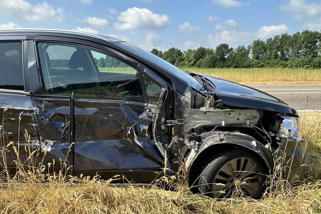 Flinke schade bij aanrijding met vrachtwagen