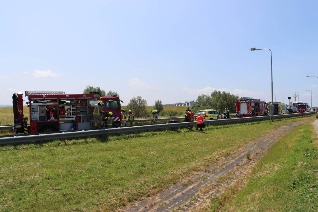 Zeelandbrug afgesloten door ernstig ongeval