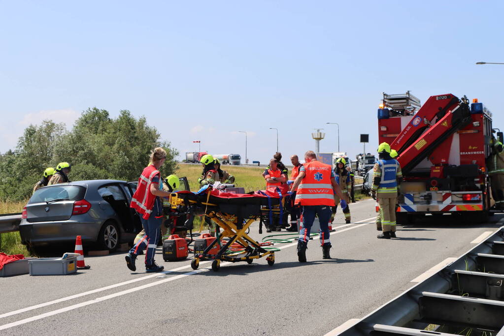 Zeelandbrug afgesloten door ernstig ongeval