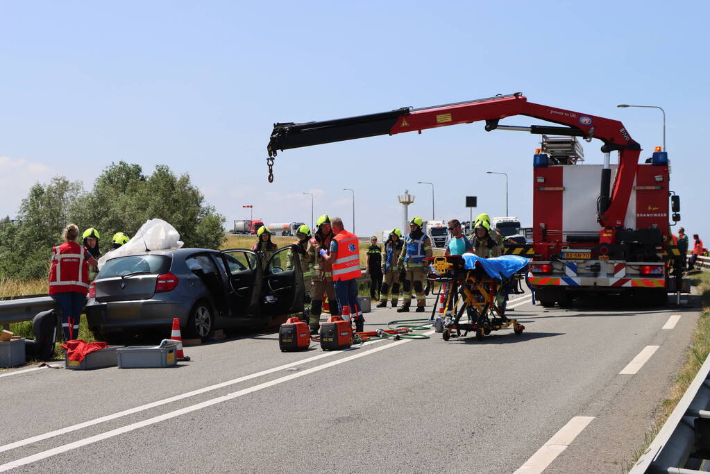 Zeelandbrug afgesloten door ernstig ongeval