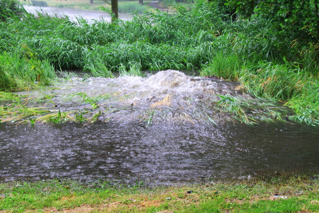 Wateroverlast door hevige regenval in Limburg