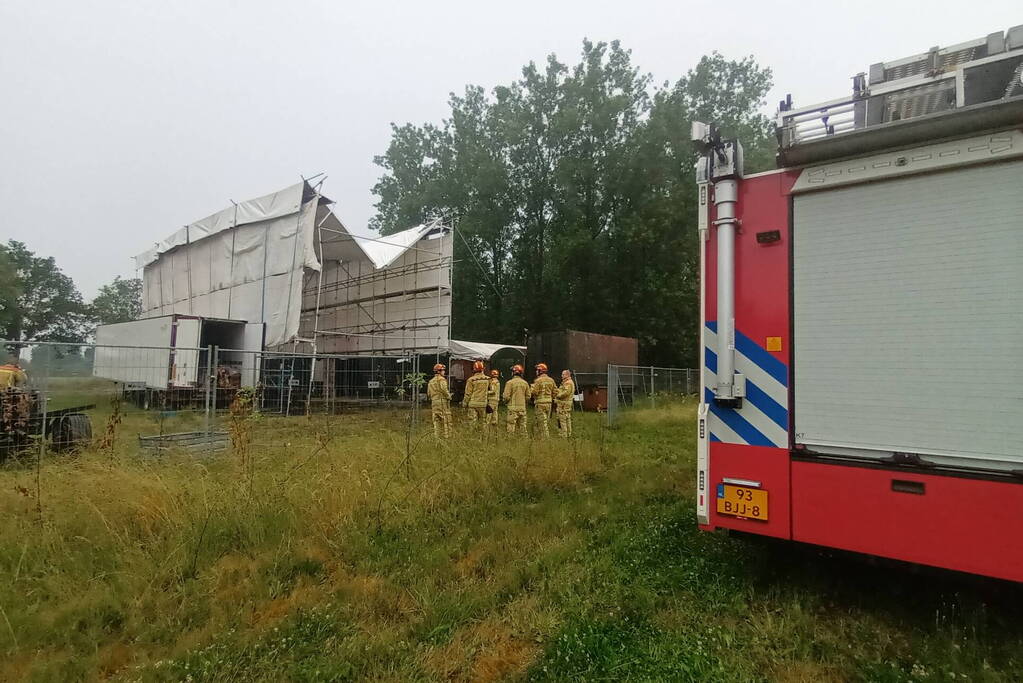 Tenthal voor brabantsedag stort deels in