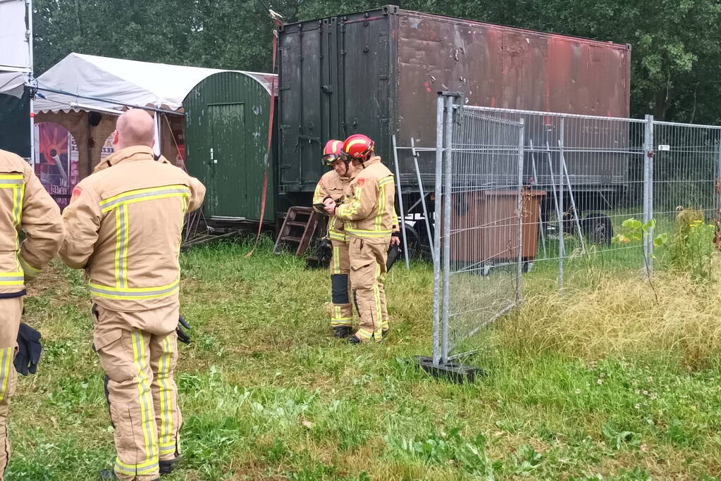 Tenthal voor brabantsedag stort deels in