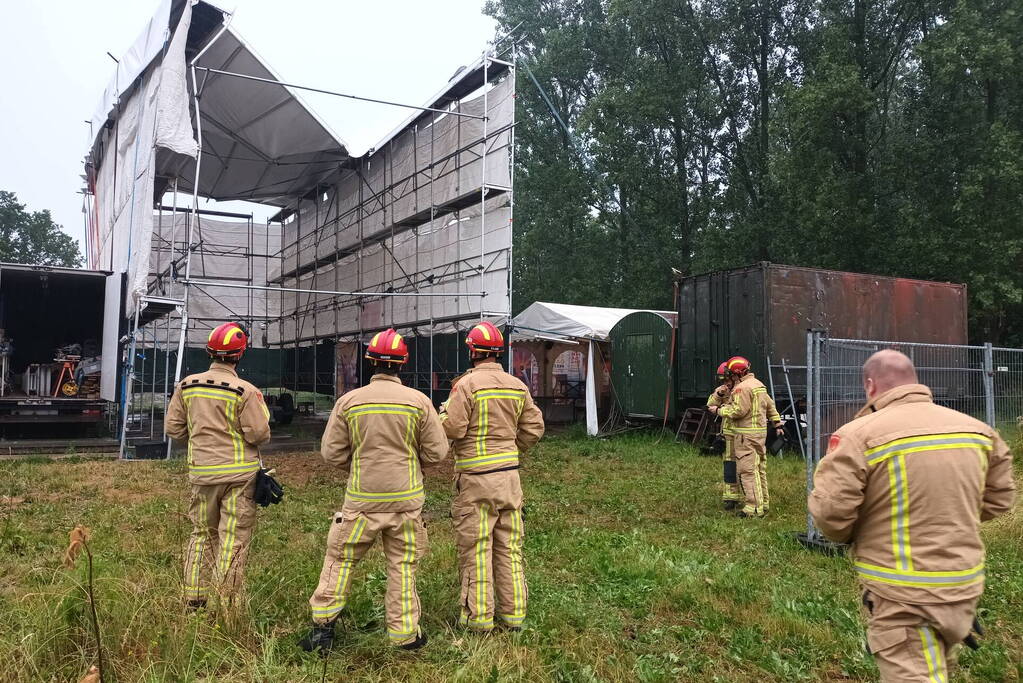 Tenthal voor brabantsedag stort deels in