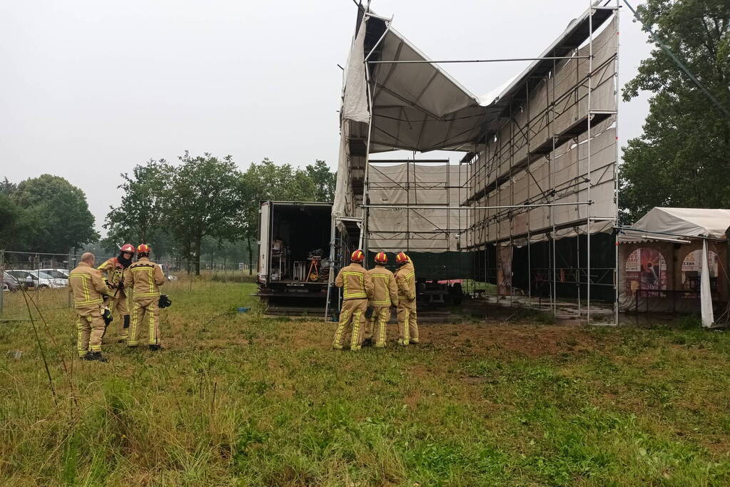 Tenthal voor brabantsedag stort deels in