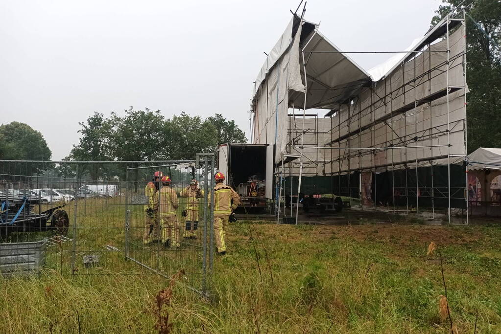 Tenthal voor brabantsedag stort deels in