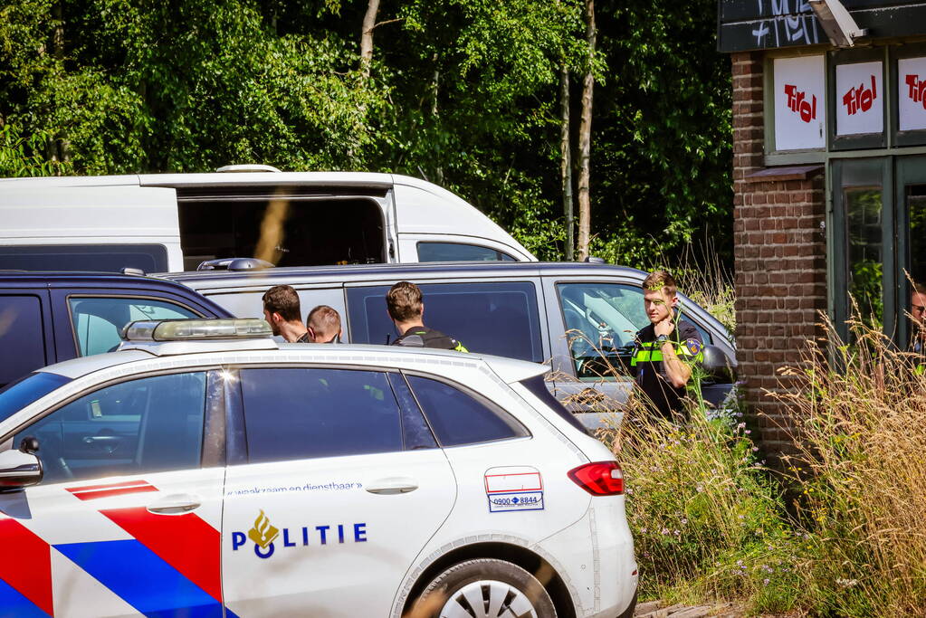 Grote politie-inzet bij coffeeshop 't Klavertje