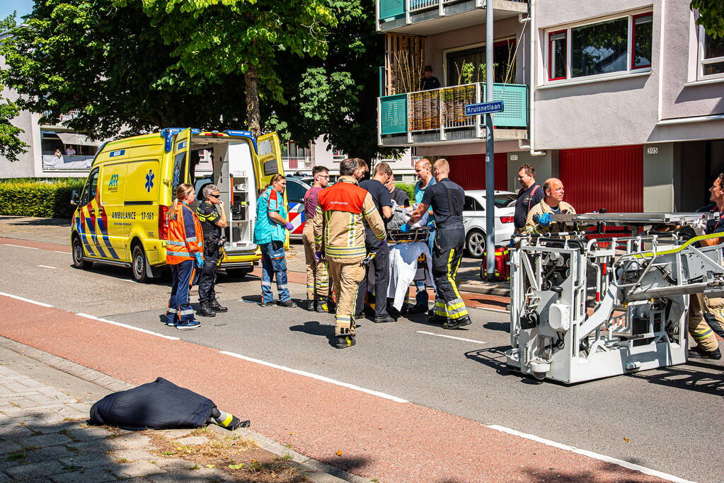 Traumahelikopter landt op grasveld