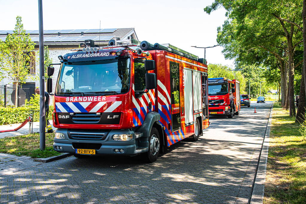 Brandweer spoelt riool na gaslucht