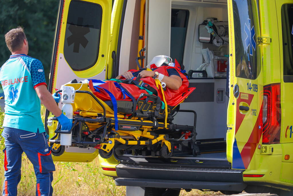 Motorrijder vliegt uit de bocht