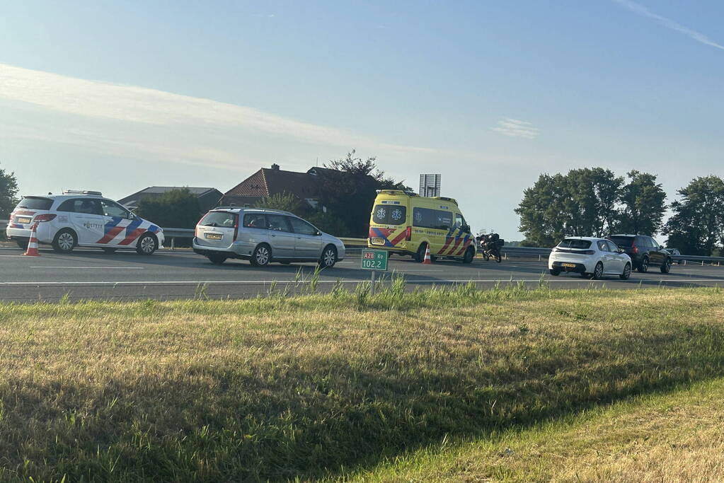 Eenzijdig ongeval motorrijder op snelweg