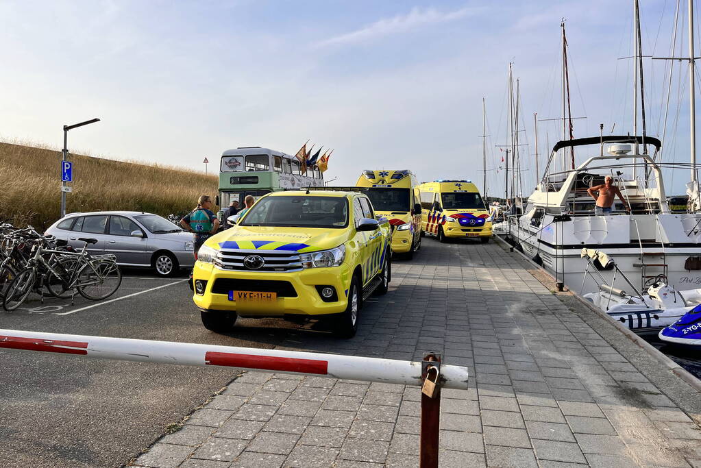 Fietser ernstig gewond bij botsing met paaltje