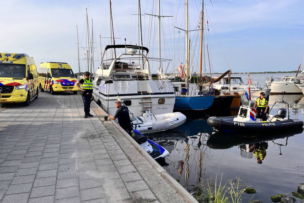 Fietser ernstig gewond bij botsing met paaltje