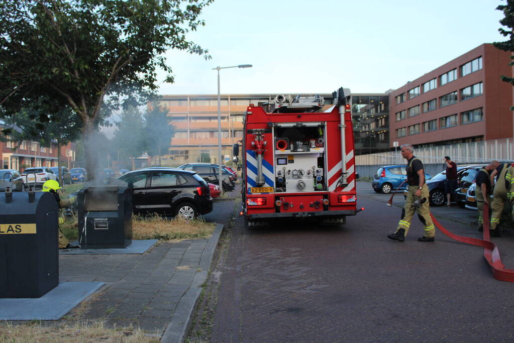 Brand in ondergrondse vuilcontainer